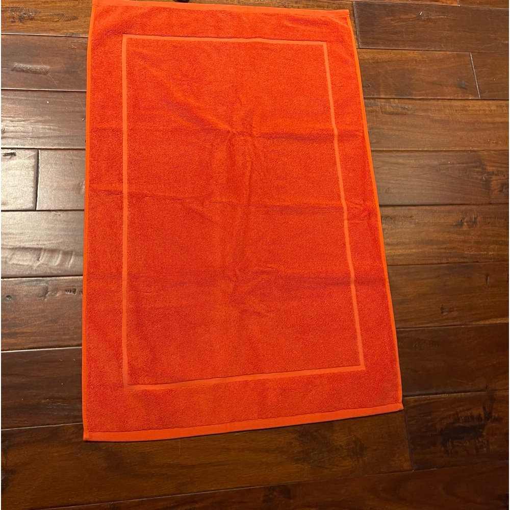 New Wamsutta Hygro Paprika tubmat